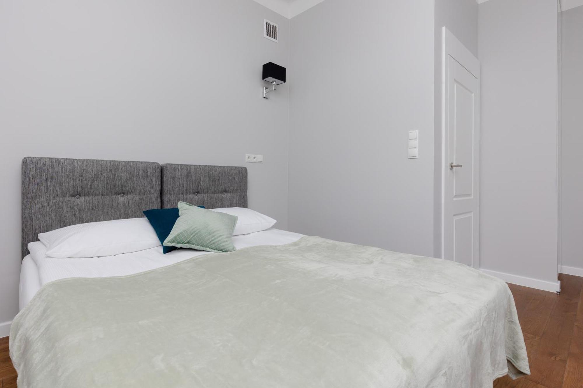City Center Aparthotel Chmielna By Noclegi Renters Varsovia Exterior foto