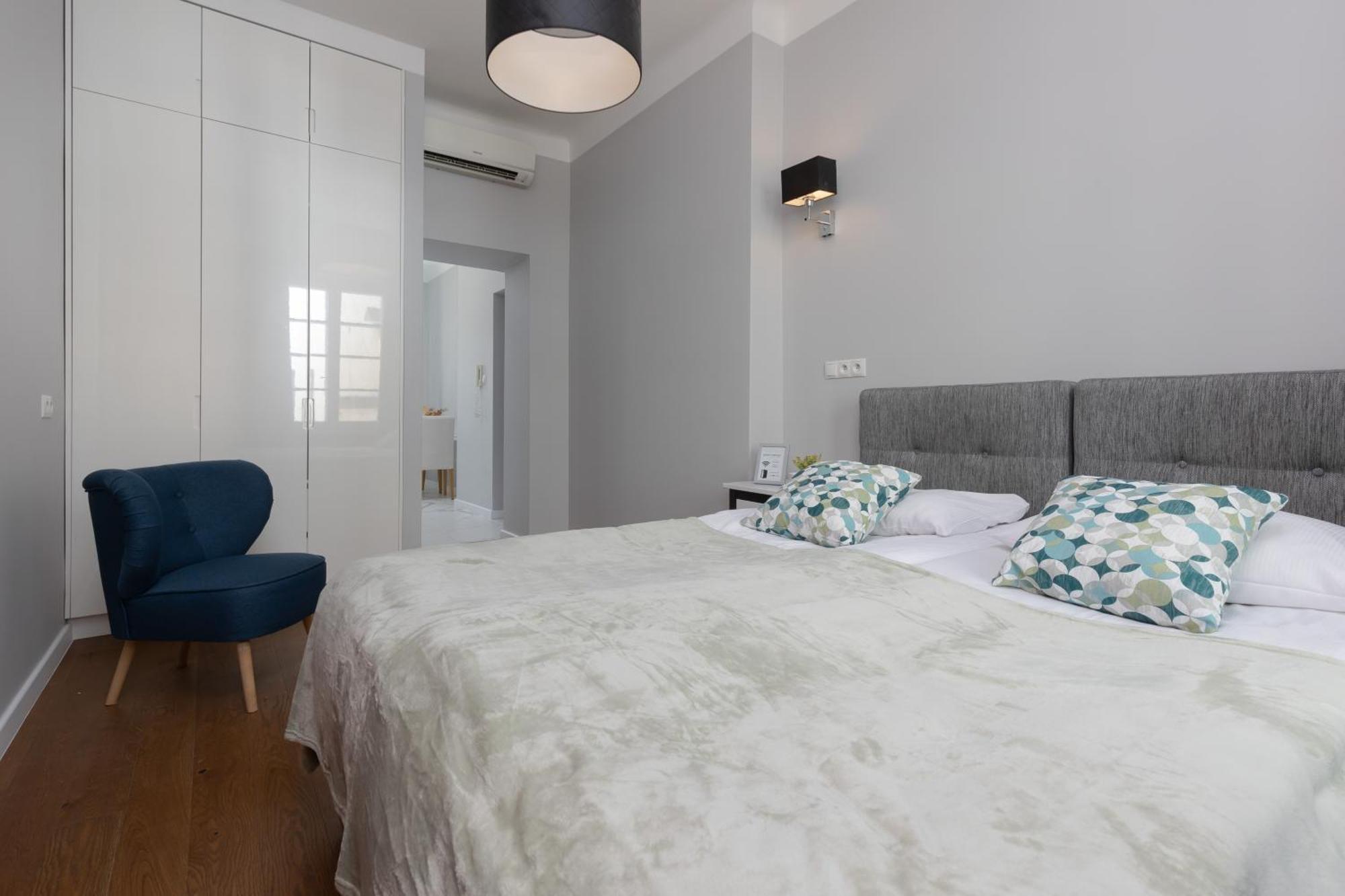 City Center Aparthotel Chmielna By Noclegi Renters Varsovia Exterior foto