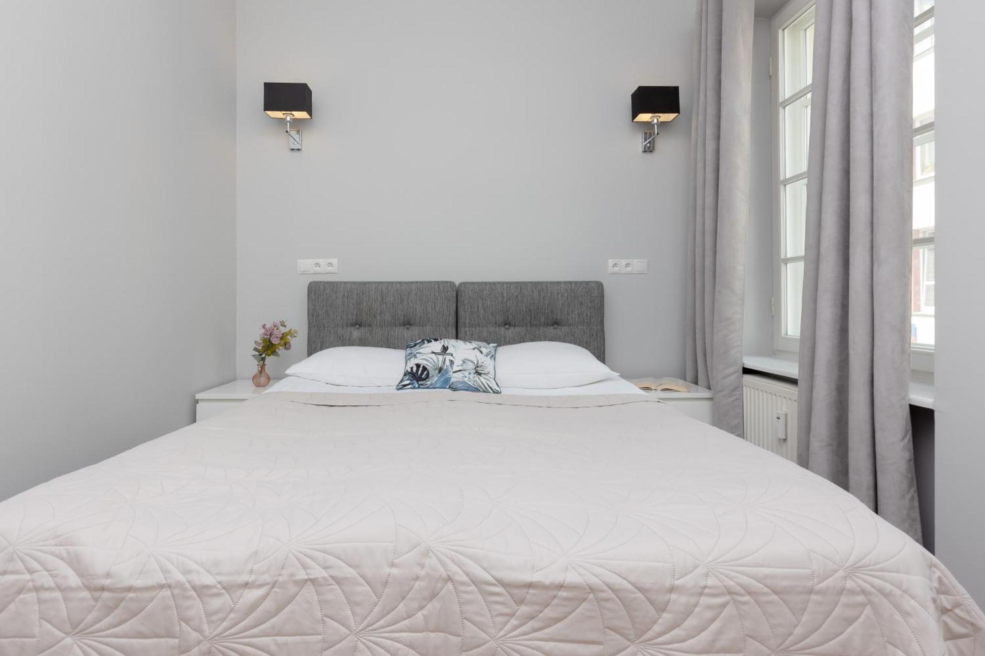 City Center Aparthotel Chmielna By Noclegi Renters Varsovia Exterior foto